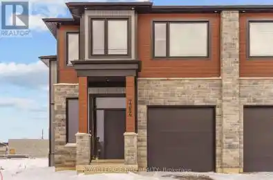 7384 Splendour Drive Niagara Falls (222 - Brown) Ontario L2H3V8