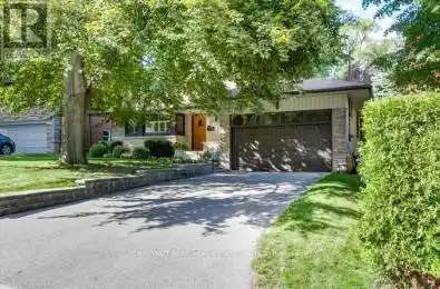 18 Woodway Trail Toronto (Stonegate-Queensway) Ontario M8Y2B8