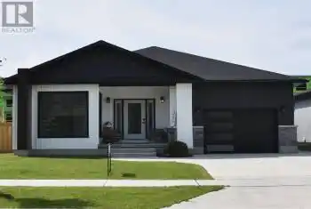 207 ESSEX Street, Sarnia, Ontario N7T0C2, 4 Bedrooms Bedrooms, ,3 BathroomsBathrooms,All Houses,For Sale,ESSEX,25002542