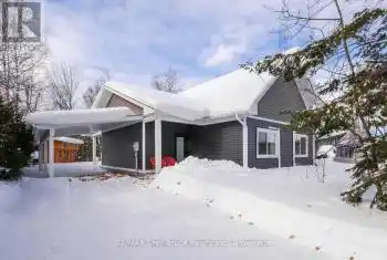 32 Southampton Parkway, South Bruce Peninsula, Ontario N0H2G0, 3 Bedrooms Bedrooms, ,2 BathroomsBathrooms,All Houses,For Sale,Southampton,X11967389