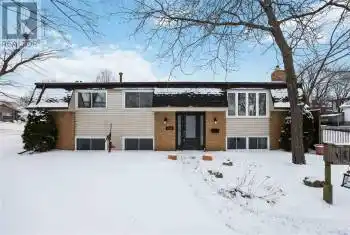 1101 CAMBRIDGE Crescent, Sarnia, Ontario N7S3W8, 4 Bedrooms Bedrooms, ,2 BathroomsBathrooms,All Houses,For Sale,CAMBRIDGE,25002664