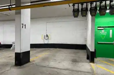 428 Kenneth Avenue Toronto C14 Ontario M2N 7M3