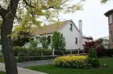 12 centre Avenue Toronto C14 Ontario M2M 2L3