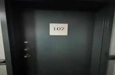 5 Adrian Avenue Unit# 107 Toronto W03 Ontario M6N 5G4