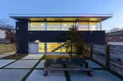 660R College Street Toronto C01 Ontario M6G 1B8