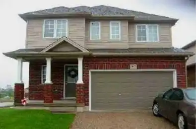 907 Frontenac Crescent Woodstock Ontario N4V 0A6