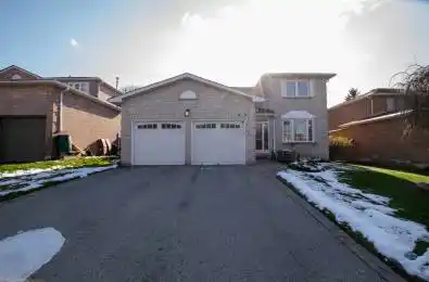 832 Leslie Valley Drive Newmarket Ontario L3Y 7H3