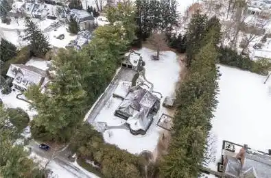 2055 Lakeshore Road Oakville Ontario L6J 1M4