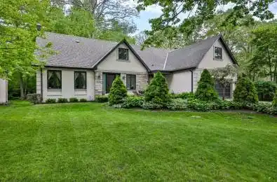 208 Mineola Road Mississauga Ontario L5G 2C7