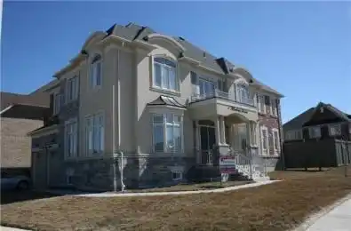 1 Tilsonburg Avenue Brampton Ontario L6Y 2Y7